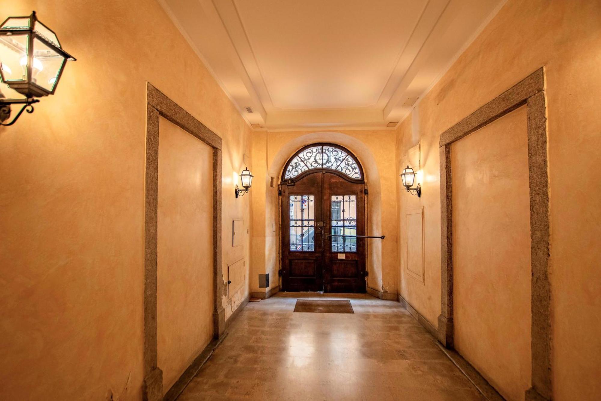 White Tower Guesthouse Триест Екстериор снимка