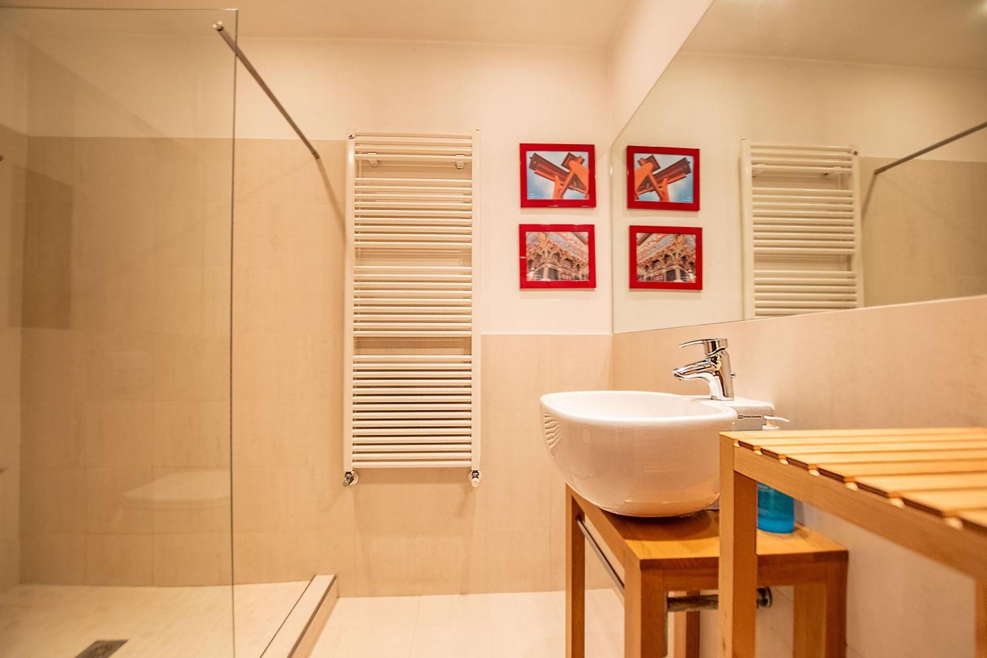 White Tower Guesthouse Триест Екстериор снимка